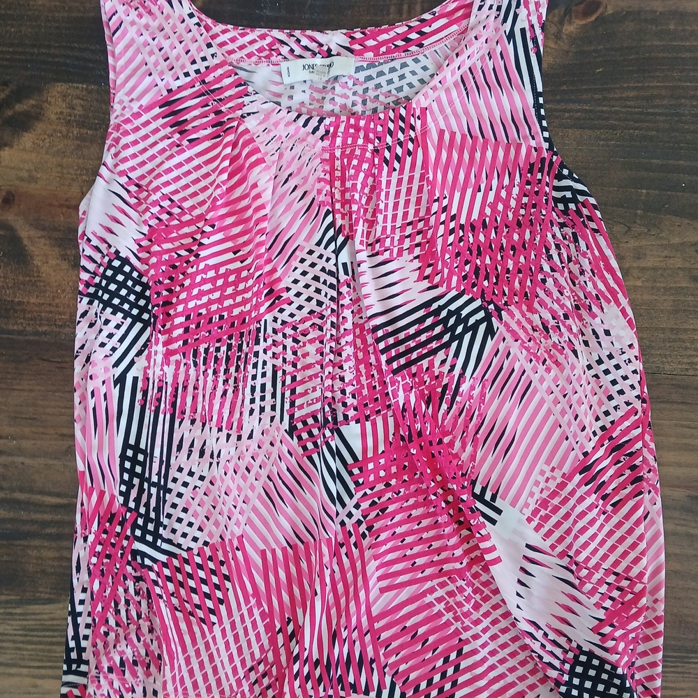 Pink and Black Geometric Women's Top